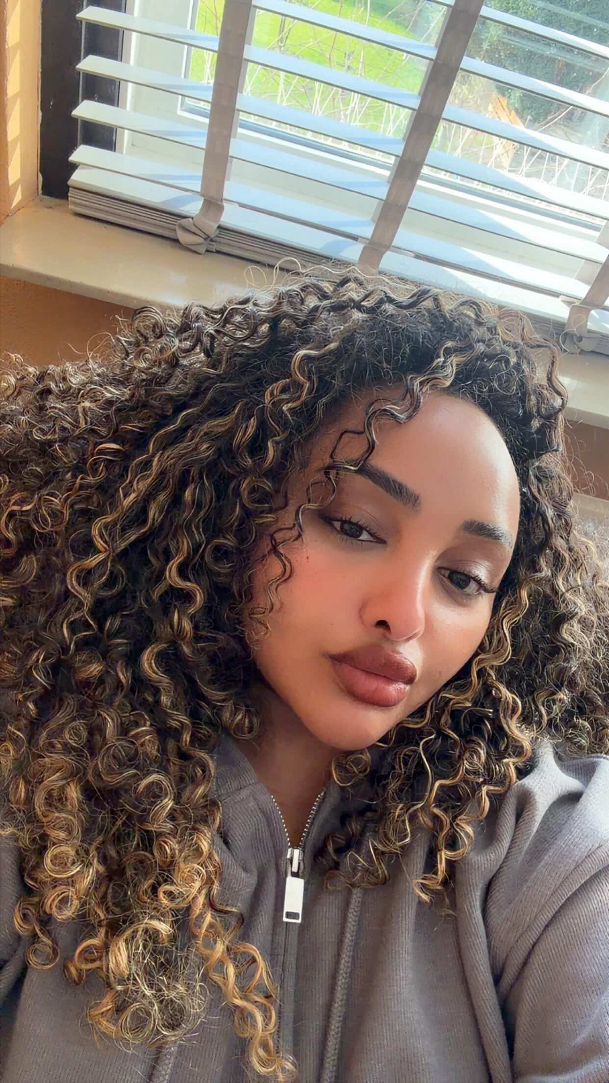 BABY CURLY™ Vanilla Smoke - Raw Hair
