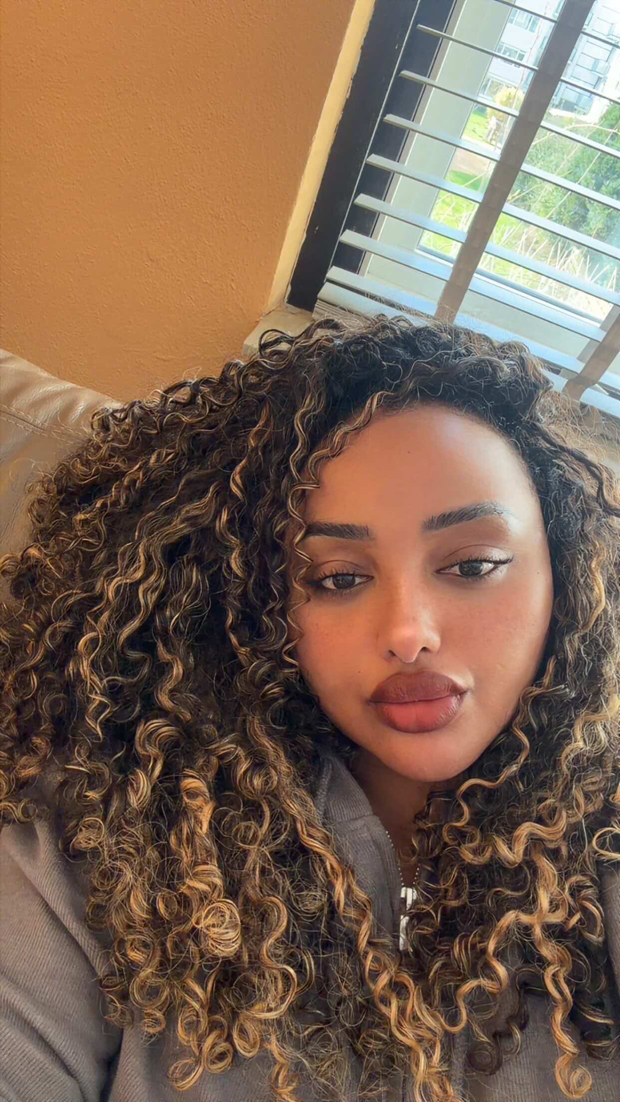 BABY CURLY™ Vanilla Smoke - Raw Hair